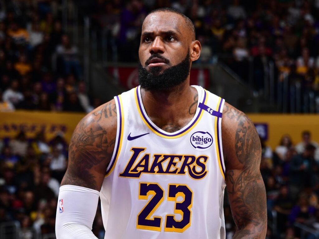 湖人冲四遇阻詹姆斯复出两连败 主帅点出关键问题