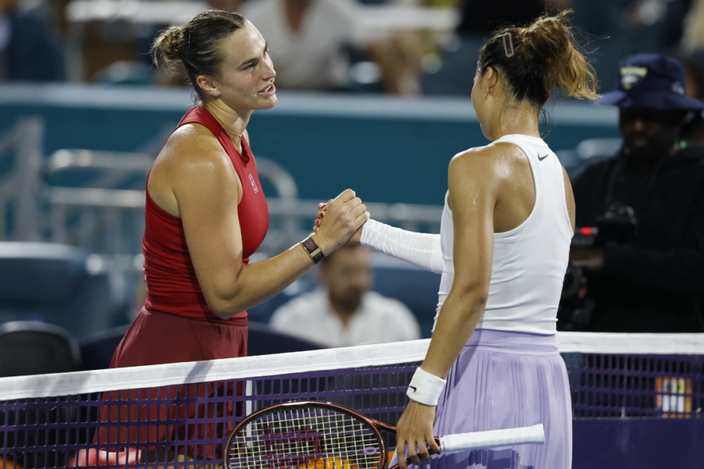 郑钦文遭萨巴伦卡六连杀 无缘迈阿密站四强